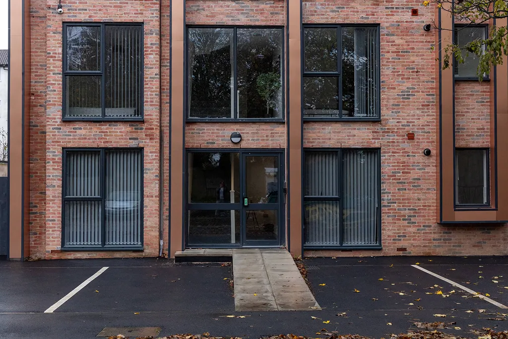 15 Brook Road entrance detail